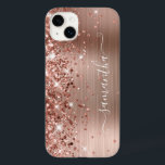 Glittery Ro Guld Glam Modern Girly Namnteckning<br><div class="desc">Glitter, som är glupskt faux, i ro, lyfter på det lämnat kant över en faux rosa guld-brödfolie från ro i guld. Det moderna, gigantiska namnteckning teckensnittet har ett elegant vitt kalligrafteckensnitt med dekorativt svan. Anpassa typsnittet stilar för att skapa egna mobila växlar för dina brudar. De viktigaste färgerna är rosa,...</div>