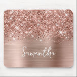 Glittery Ro Guld Glam Namn Musmatta<br><div class="desc">Anpassa det moderna handskrivna stil-skriptet för att skapa din egen muspekare. Lägg till en monogramsstart för att skapa en första inledande namn-kombination. Flickfaux  rosa och ro guld glitter och borstad metall-folie digital konst (den skrivs ut som ett foto på din moderna gåva).</div>