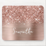Glittery Ro Guld Glam Namn Musmatta<br><div class="desc">Anpassa det moderna handskrivna stil-skriptet för att skapa din egen muspekare. Lägg till en monogramsstart för att skapa en första inledande namn-kombination. Flickfaux  rosa och ro guld glitter och borstad metall-folie digital konst (den skrivs ut som ett foto på din moderna gåva).</div>