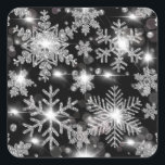 Glittery silver festive snowflake mönster fyrkantigt klistermärke<br><div class="desc">Festive elegant helgdag pappra tallrikar! Snowflake mönster i silver - färg är anpassade-design kan överföras!</div>