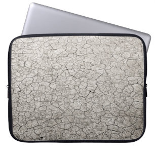 Globalt maskeringskoncept - krackad krossad jord s laptop fodral