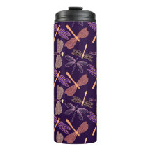 Glödande nattsländor på mörk plommonbakgrund