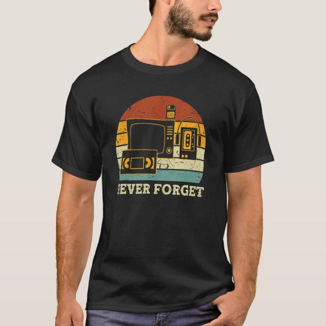Glöm aldrig Nerdy Retro Vinyl VCR Audio Cassette T Shirt (Framsida)