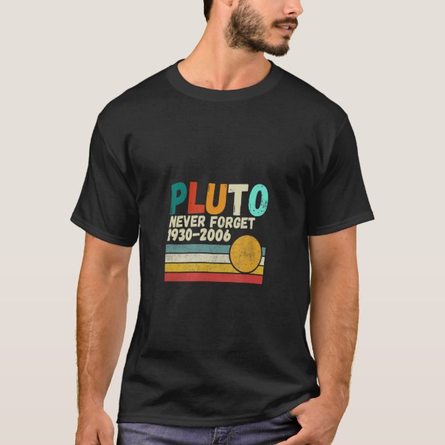 Glöm aldrig Pluto Retro Stil Funny Space Science T Shirt (Framsida)