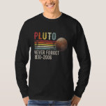 Glöm aldrig Pluto Retro Stil Space Science T Shirt<br><div class="desc">Glöm aldrig Pluto Retro Stil Space Science</div>