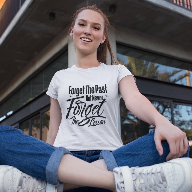 Glöm det förflutna men glöm aldrig lärdomen t shirt (Skapare uppladdad)