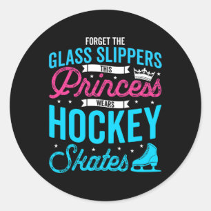 Glöm Glass Tofflor Den här prinsessan Wears Hockey Runt Klistermärke