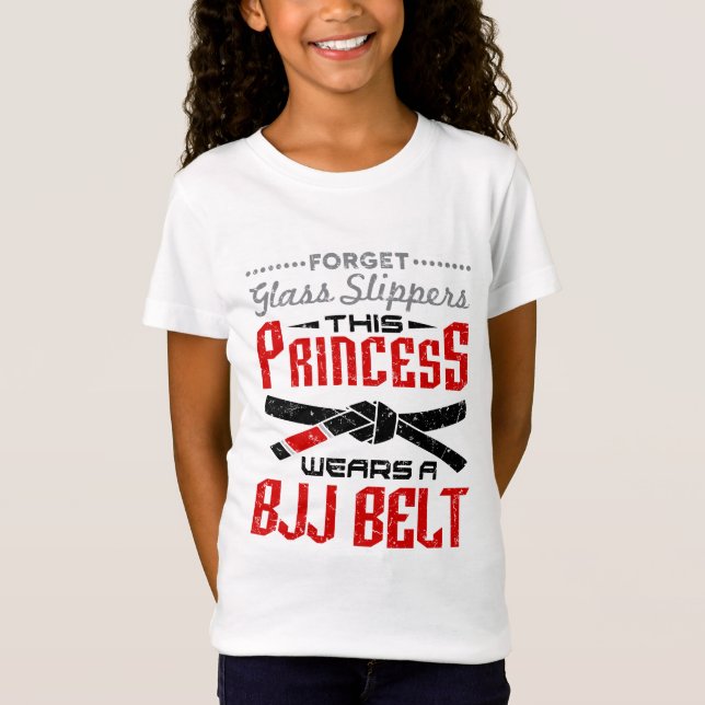 Glöm Glass Tofflor Princess Wears BJJ Bälte T Shirt (Framsida)