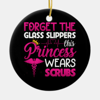 Glöm Glass Tofflor Princess Wears Scrubs Julgransprydnad Keramik