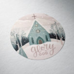 Gloriskt för Gud. Vinterkyrkan, Religiösa jul Runt Klistermärke<br><div class="desc">Religiösa jul Helgdag Sticker "Glory to God" med söt vinterskogskyrka i snö i rosa  grönt färg.</div>