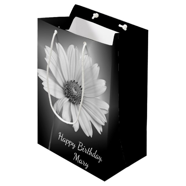 Glowing Birthday Daisy on Black with Namn Medium G (Framsidan Vinklad)