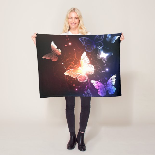 Glowing Night Butterflies Fleecefilt (På plats)
