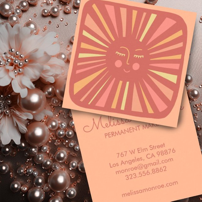 Glowing Sol Cute and Charming Peach Fuzz Rosa Fyrkantigt Visitkort (Cheerful sun design on these custom square business cards with "pantone peach fuzz" background)