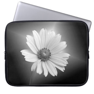 Glowing White Cosmos Flower Laptop Fodral