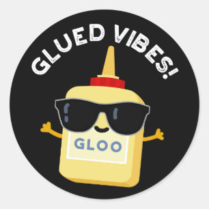 Glued Vibes Funny Glue Pun Mörk BG Runt Klistermärke