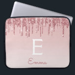 Gnistra Monogram för Glam Rosa ros Guld Glitter Dr Laptop Fodral<br><div class="desc">Rosa - Ro Guld Faux-påfyllning Glitter och Gnistra Elegant Monogram bärbar dator Fodral. Det här monogrammade fodral kan anpassas så att det omfattar ditt första och första namn.</div>
