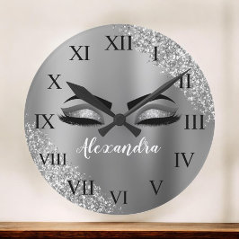 Gnistran Silver Eyelash Monogram Namn Rund Klocka