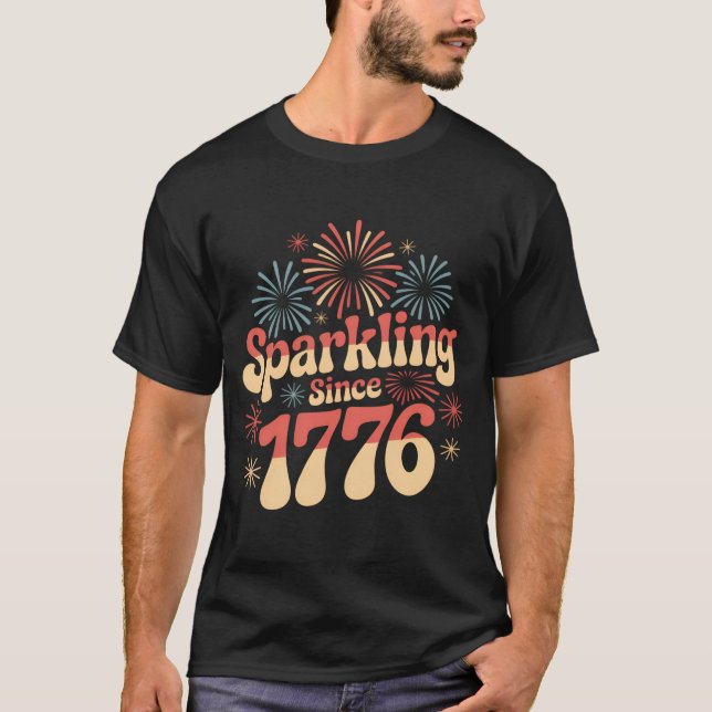 Gnistrande sedan 1776 4:e juli Patriotisk T Shirt (Framsida)