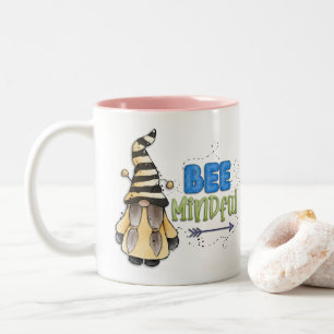 Gnome Bee Kind Två-Tonad Mugg