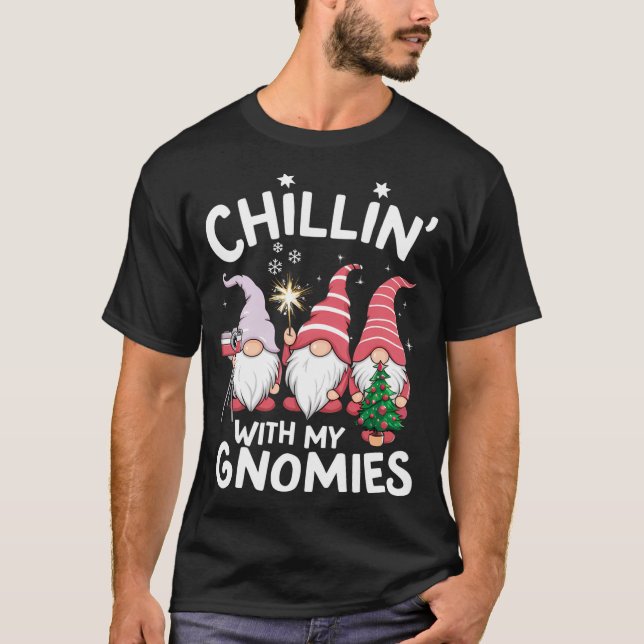 Gnome Family Christmas Chillin With My Gnomies  T Shirt (Framsida)