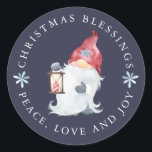 Gnome jul Blessings Peace Kärlek Joy Runt Klistermärke<br><div class="desc">En traditionell Nisse gnome ger julvälsignelser av fred, kärlek och glädje. All text kan vara personlig, så att du kan lägga till egna favoritvälsignelser. gnomen har en röd strumphatt med en grått-stjärna som matchar hans halvor och stövlar. Han är också ett långt skägg som täcker större delen av honom. Han...</div>