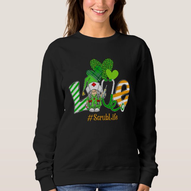 Gnome Kärlek SCrub Life Stethoscope Shamrock St Pa T Shirt (Framsida)
