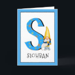 Gnome Kids Brev S Namn och Birthday Hälsning Kort<br><div class="desc">Om du vill ändra färg i gräns klickar du på "anpassa". När du lägger till namn och åldern på en födelsedagsflicka eller pojke till vårt gnommonogramkort, skapar du en engångsföreteelse, speciellt tillverkad barnfödelsedag hälsning. Att sitta bredvid det stora blå brev med gult- och orange stjärnor och spiral är en av...</div>
