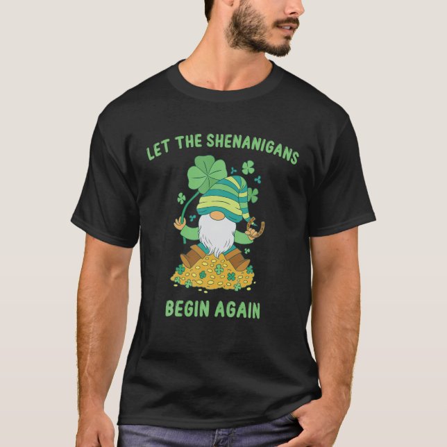 Gnome Lucky Let Shenanigans Begin St patricks day T Shirt (Framsida)