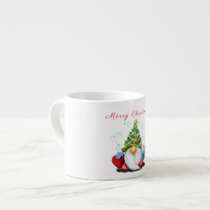 Gnome med Julgran Hat och Gift Mugg Espressomugg