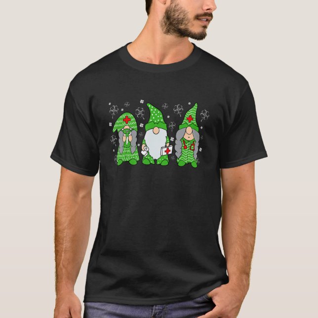 Gnome Nurses Saint Pattys Scrub Nurse St Patricks  T Shirt (Framsida)