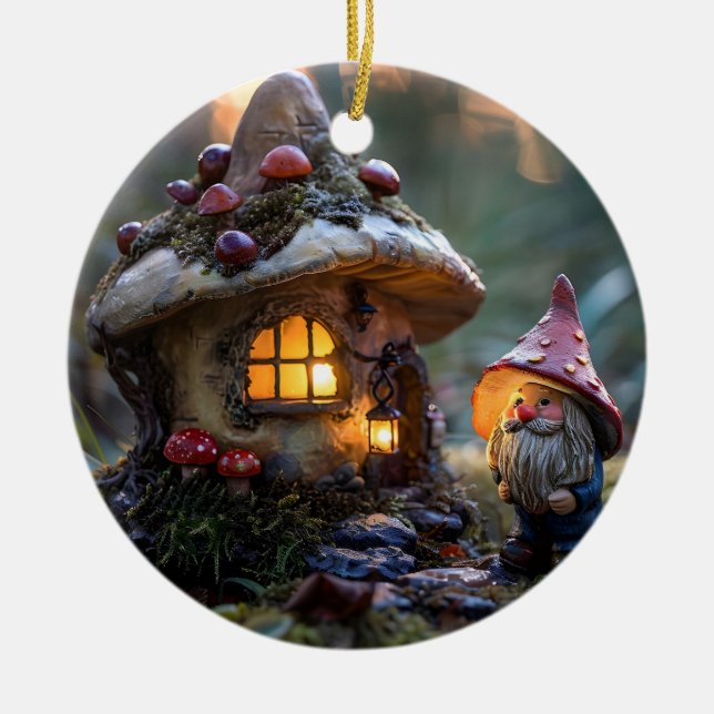 Gnome och ett svamphus, fantasydesign julgransprydnad keramik (Framsidan)