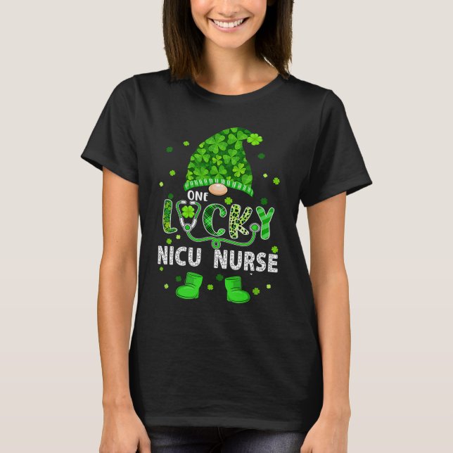 Gnome One Lucky NICU Nurse St Patricks Day Shamroc T Shirt (Framsida)