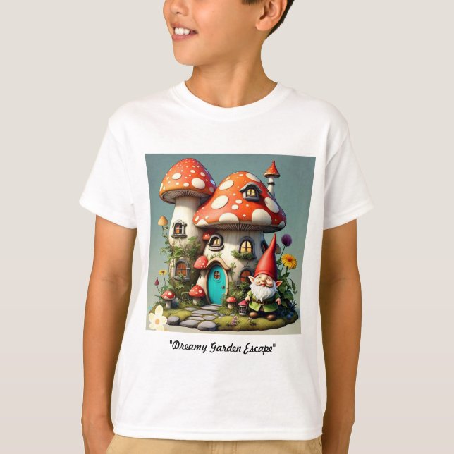 ’Gnome’s Garden Retreat’ T Shirt (Framsida)