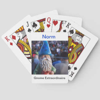 Gnome som leker kort casinokort