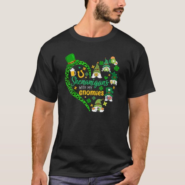 Gnome St patrick's day Shenanigans with my Gnomies T Shirt (Framsida)