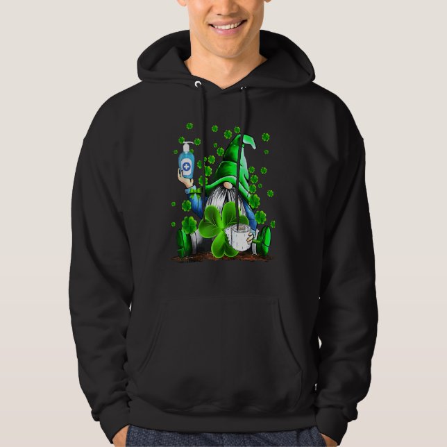 Gnomes Holding Mask and Toilet Shamrock Roligt St  Hoodie (Framsida)