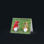 GNOMES KAN INTE VÄNTA TILL ATT SÄGA GRATTIS PÅ FÖD KORT<br><div class="desc">TACK SÅ MYCKET FÖR ATT STOPPA MED 1 AV MIN 8 LAGRING I DAG! DET HÄR KORTET ÄR BRA OCH SÄKERT ATT LÄGGA EN LITEN PÅ SIN ANSIKTE. ÄNDRA ÅLDERN OCH VÄLDIGT INSIDA OCH UT I SEKUNDER OM DU VILL!</div>