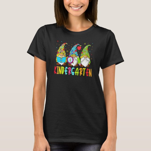 Gnomes Kindergarten Crew First Day Teacher Back To T Shirt (Framsida)