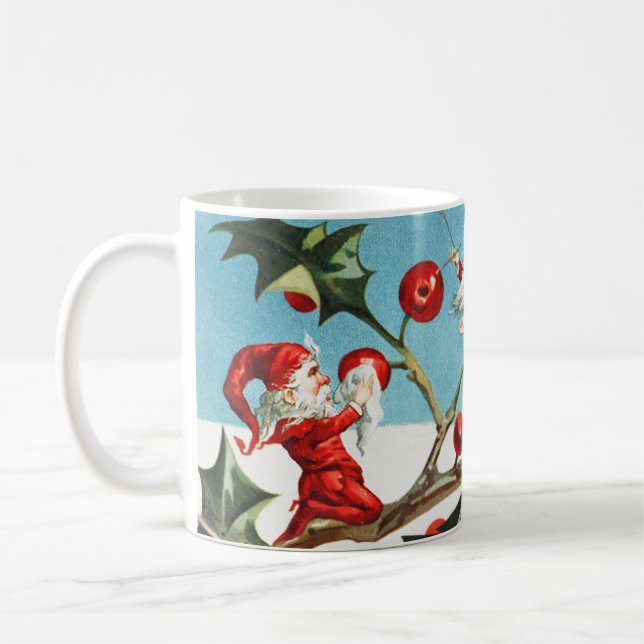 Gnomes painting holly berries in the snow kaffemugg (Vänster)