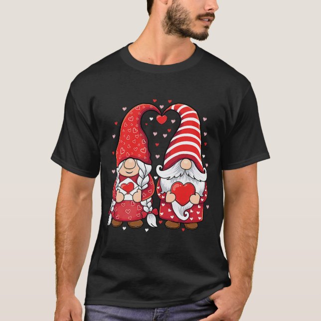 Gnomes par Holding Hearts kärlek mönster Valentin T Shirt (Framsida)