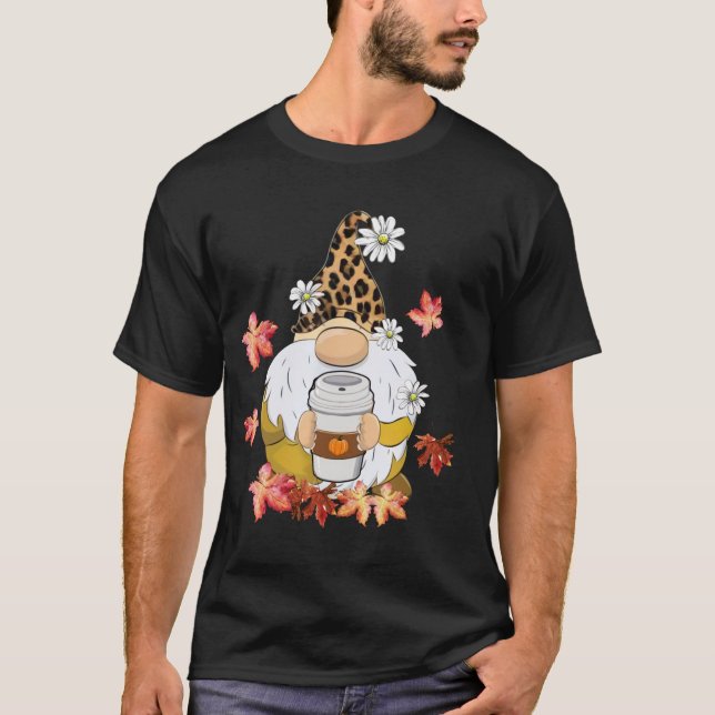 Gnomes Wearing Leopard Hat Thanksgiving Vibes Pump T Shirt (Framsida)