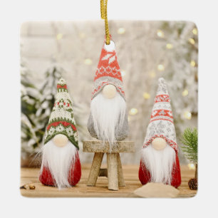 **GNOMISKA VÄNNER ELLER FAMILJER** ORNATION JULGRANSPRYDNAD KERAMIK