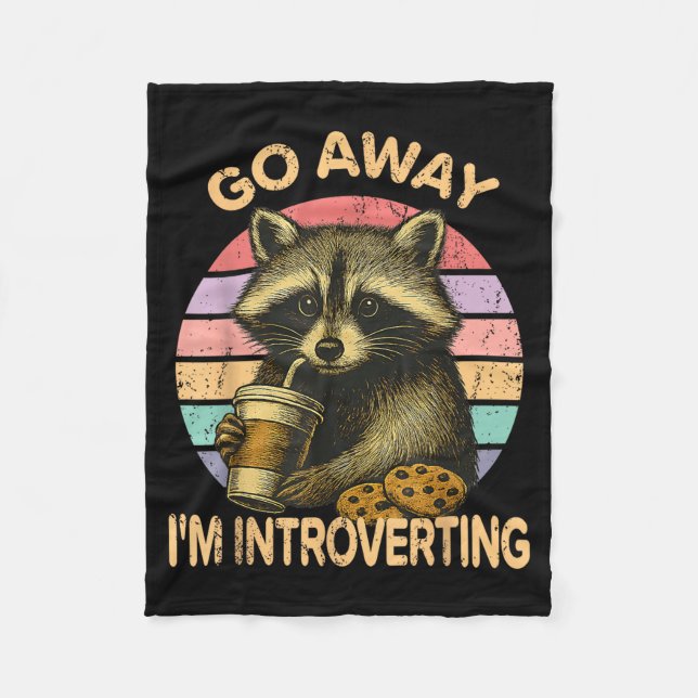 Go Away I'm Introverting Funny Raccoon Sarcastic  Fleecefilt (Framsidan)
