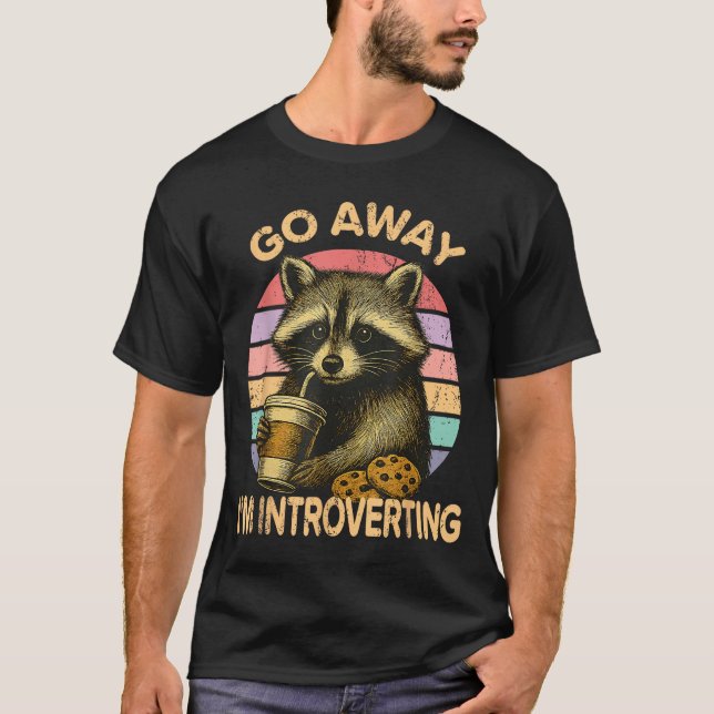 Go Away I'm Introverting Funny Raccoon Sarcastic  T Shirt (Framsida)