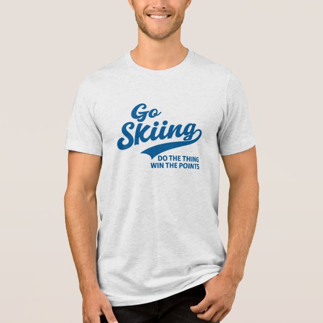 Go Skiing – Minimal Winter Sports Typography Desig T Shirt (Framsida)
