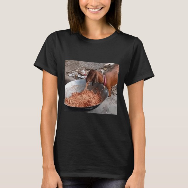 Goat Eating Spaghetti Sticker T Shirt (Framsida)