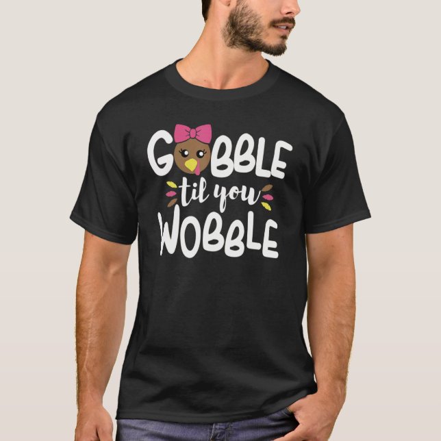 Gobble Til You Wobble Turkey Baby Outfit Thanksgiv T Shirt (Framsida)