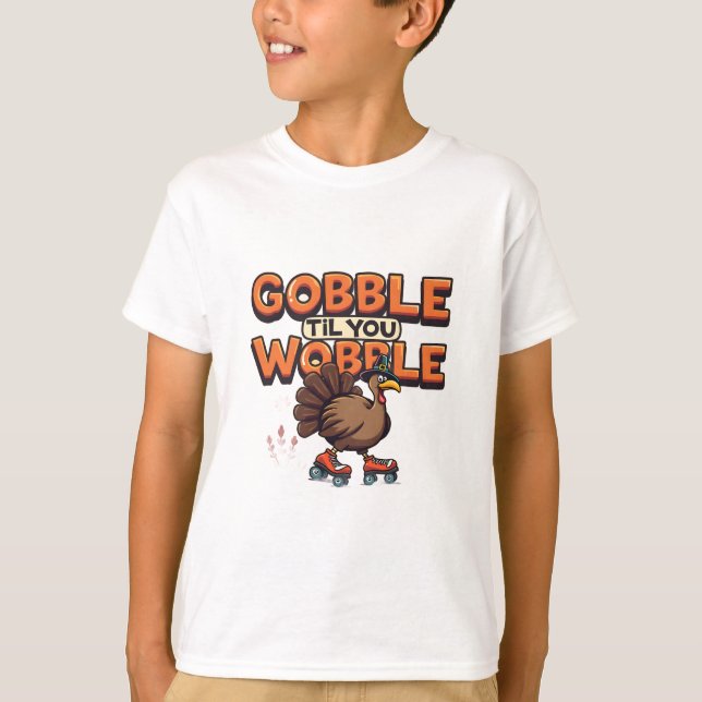 Gobble 'Til You Wobble Turkey on Roller Skates T Shirt (Framsida)