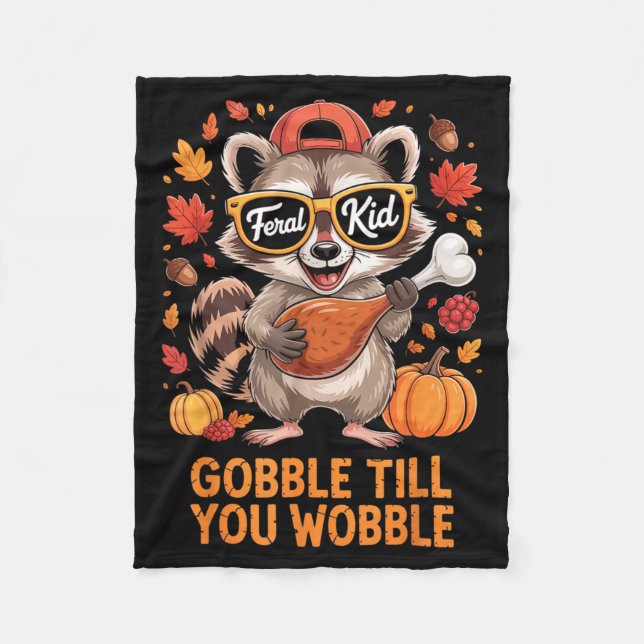 Gobble Till You Wobble Funny Raccoon Feral Kid Tha Fleecefilt (Framsidan)