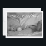 God All Helgdag Photo Grönt Jul Julkort<br><div class="desc">Personlig julkort för familjen med ord som "merry allting", på söt och delikat handskriven som vitt typsnitt, och en enkel vit gräns som ger en svart och vit fotomall för ett sovande baby. Baksidan av dessa vackra, platta julkort har en roligt mönster, med grönt och vit kontur. Ladda enkelt upp...</div>